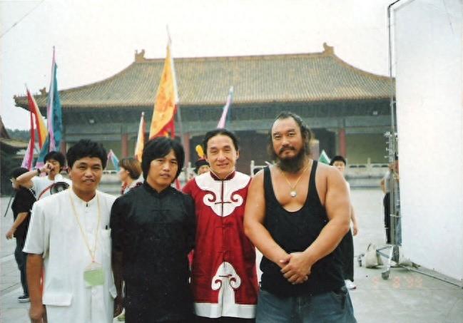 龙武是中国大力士王,他义父是东方大力士!
