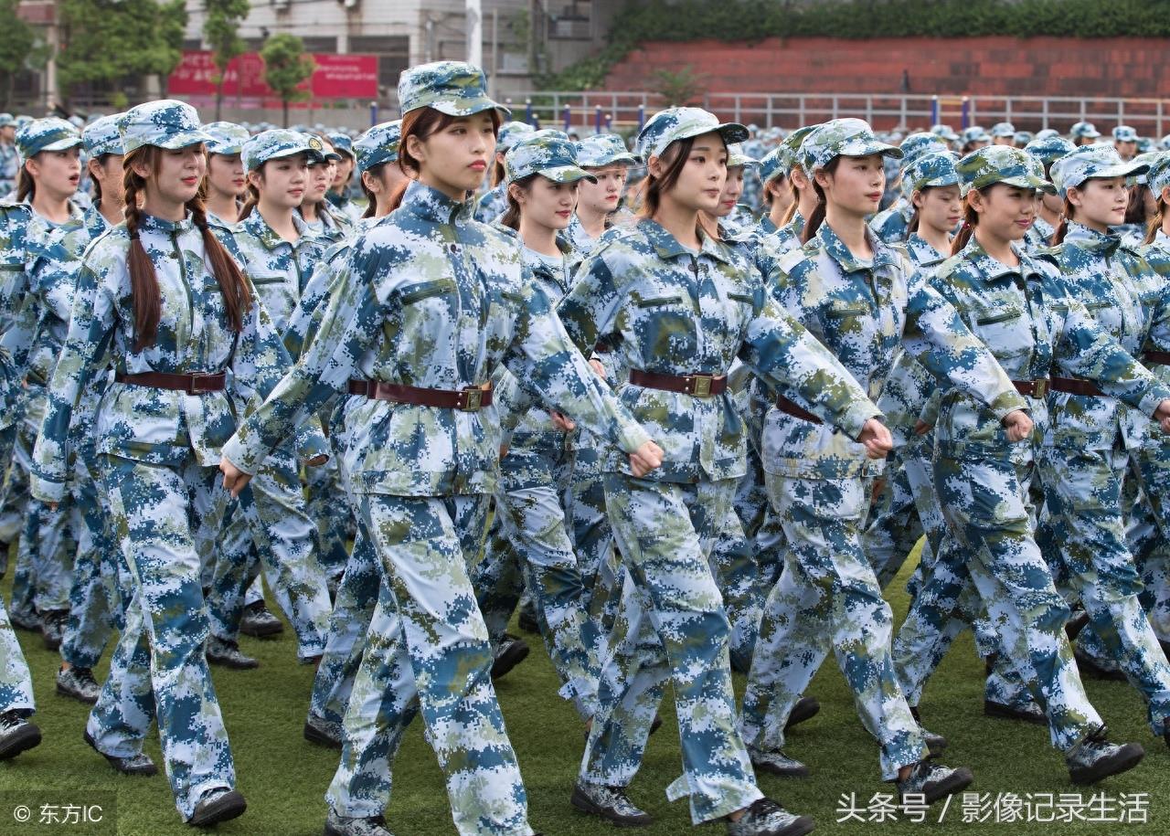 漫长又短暂大学军训12张图,从个体融入集体,同学们晒黑了