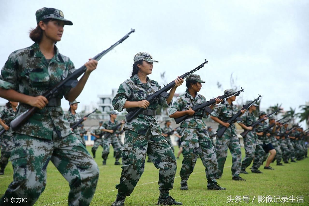 漫长又短暂大学军训12张图,从个体融入集体,同学们晒黑了