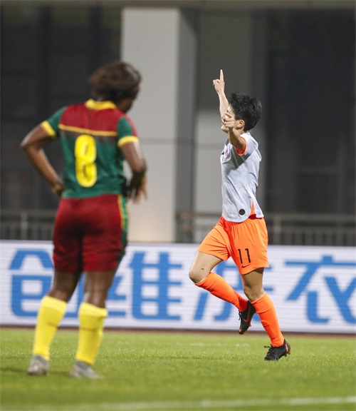 足球——女足四国赛决赛：中国对阵喀麦隆