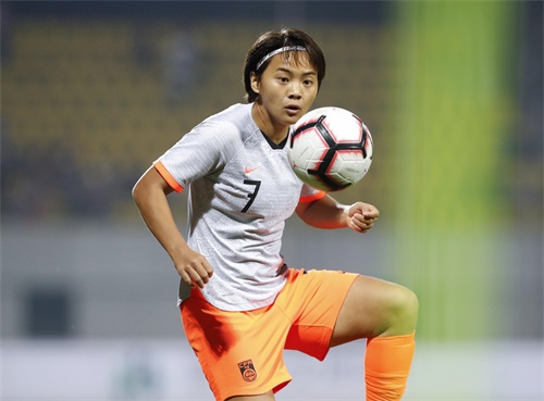 足球——女足四国赛决赛：中国对阵喀麦隆