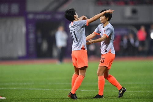足球——女足四国赛决赛：中国对阵喀麦隆