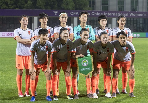 足球——女足四国赛决赛：中国对阵喀麦隆