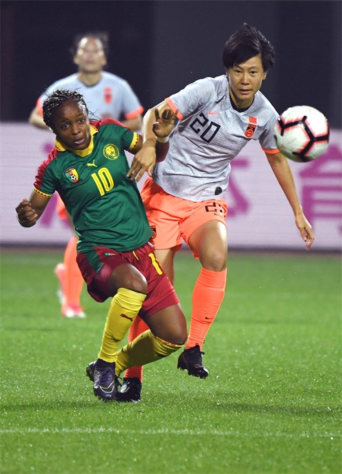 足球——女足四国赛决赛：中国对阵喀麦隆