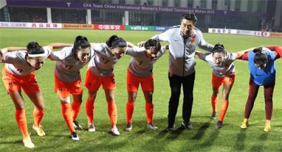 ​足球——女足四国赛决赛：中国对阵喀麦隆