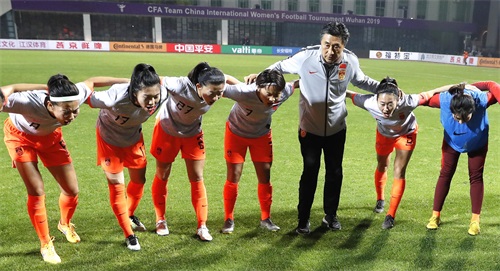 足球——女足四国赛决赛：中国对阵喀麦隆