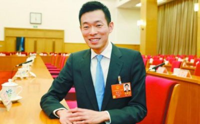 ​耶鲁毕业后拒绝百万年薪，回国拿1450工资的秦玥飞，后来怎样了？