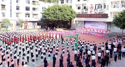 ​“小手拉大手”创建文明城市