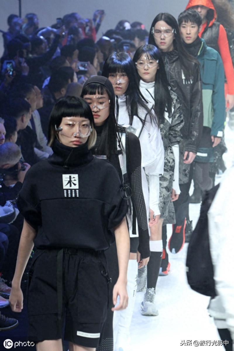 北京,模特展示乔丹新款运动装