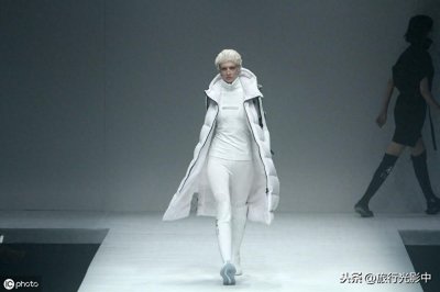 北京,模特展示乔丹新款运动装