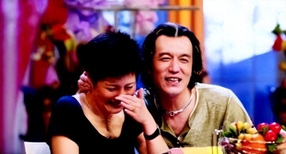 李咏妻子哈文改嫁没（李咏哈文的爱情故事）-