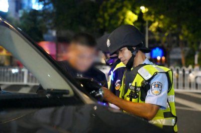 ​夏夜治安巡查宣防开始，广州2天抓获613名现行嫌疑人
