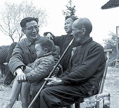 周立波因病去世，临终前决定捐献全部遗产，妻难承受丧夫悲痛欲绝