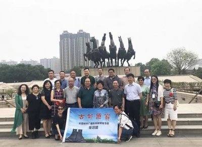 ​世界上独一无二的天子驾六博物馆