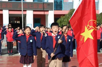 ​南山小学“精致童年”活动走进威海图书馆