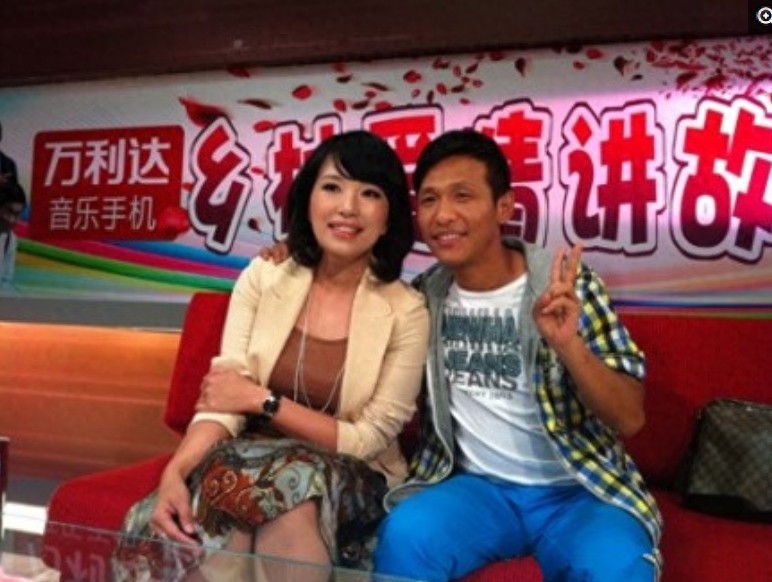 一组图片告诉你,虽然宋小宝又黑又丑,但女人缘真不差