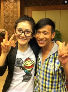 一组图片告诉你,虽然宋小宝又黑又丑,但女人缘真不差