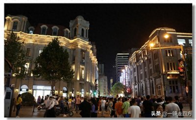 ​武汉最繁华的商街——百年江汉路步行街，也是全国五大步行街之一