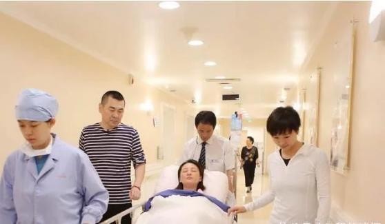 蒋勤勤二胎办豪华周岁宴,两儿子正面照曝光,陈建斌成人生赢家