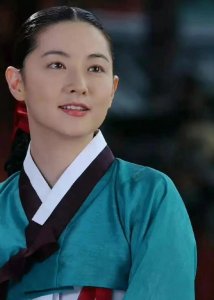 ​51岁李英爱不愧是韩国祖师级美貌！穿黑裙高调走红毯，生图更惊艳