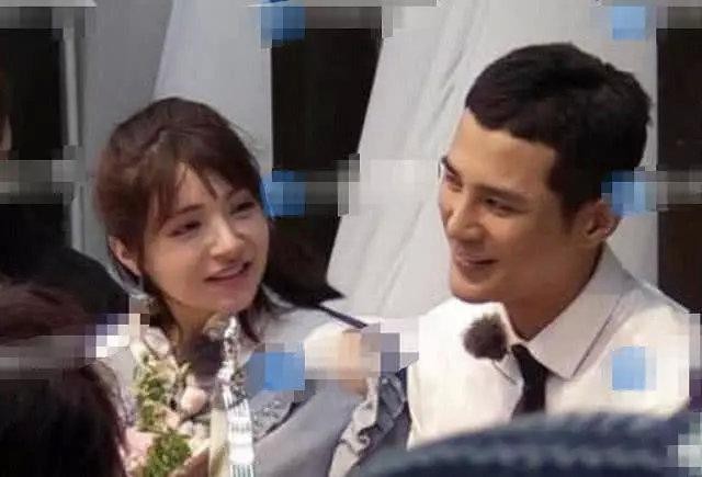 姜潮求婚麦迪娜成功,女方挺孕肚感动落泪,姜潮笑得灿烂