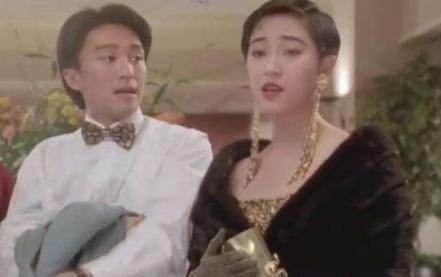 港姐冠军出道,曾是周星驰电影中的星女郎,如今51岁依旧孤单一人
