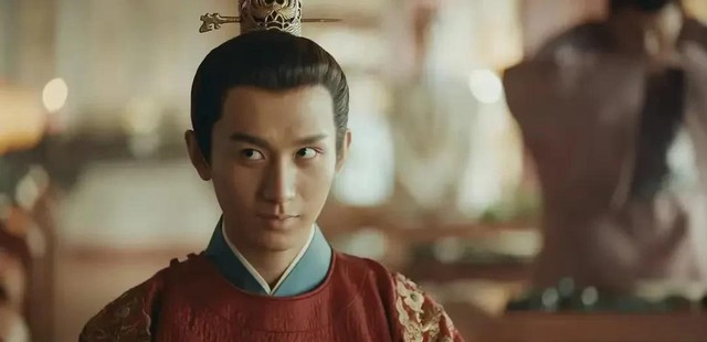 山河月明里何晟铭和成毅父子变兄弟（何晟铭的最新电视剧）