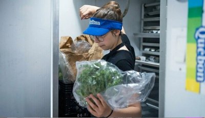 ​法新社：13岁少年放学后上班打工 加拿大再现童工潮应对劳动力短缺