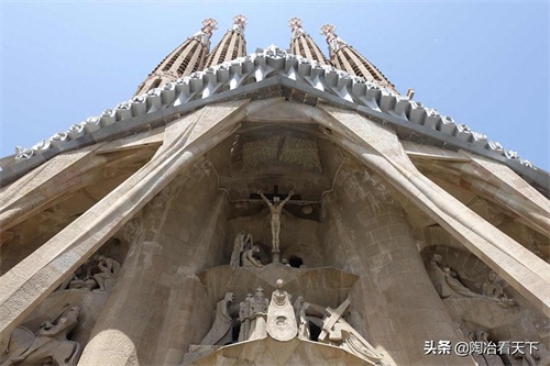 这个“违章”达137年的建筑,既是西班牙国宝,也是全世界的遗产