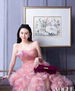 ​长江后浪推前浪！邱淑贞女儿沈月身材圆润性感妩媚