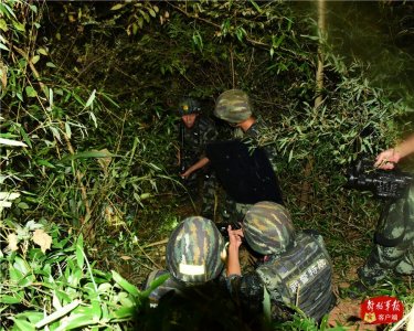 ​5米外犯罪嫌疑人开枪拒捕，徐迪果断击毙一战成名