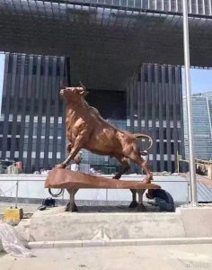 ​上交所门口换新牛，寓意是什么？