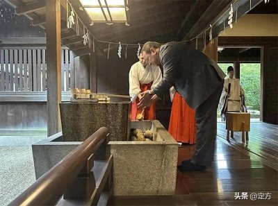 ​白宫争吵升级！特朗普质问泽连斯基：美国付出这么多，谢意在哪？