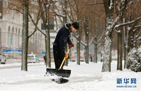 暴风雪袭击美国芝加哥地区