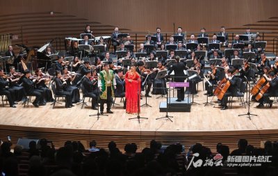 ​交响音乐会《新疆之夜》在乌鲁木齐市首演