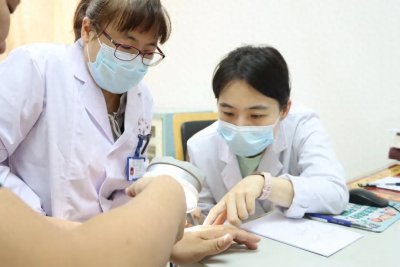 ​每次洗澡都是酷刑！福建女子变“玻璃人”，备受折磨！沪闽医生接力救治→