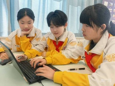 ​“开学第一课”，AI的风吹进了青城校园