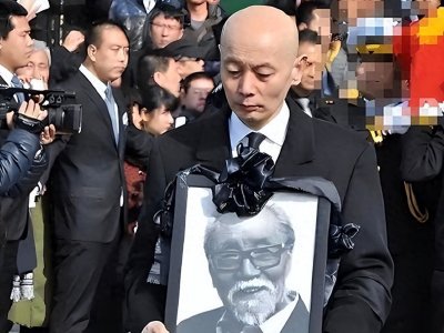 ​父母离世，妹妹远在美国，如今67岁子然一身的葛优才是人间清醒