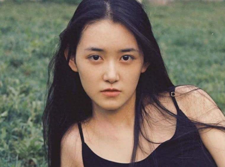 蒋依依:甜美的笑容令人陶醉,不可多见的小仙女