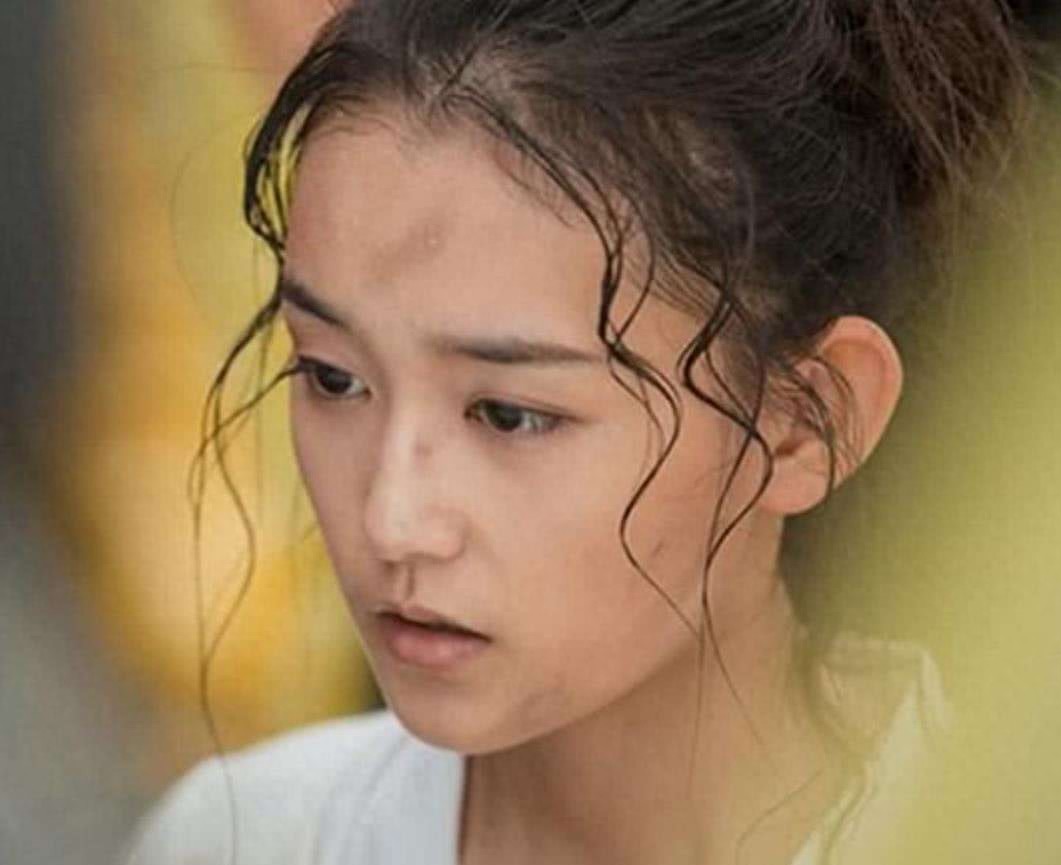 蒋依依:甜美的笑容令人陶醉,不可多见的小仙女