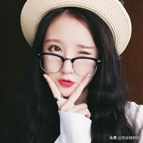 戴眼镜的10大女明星，哪个最像小学妹？哪个像老师？