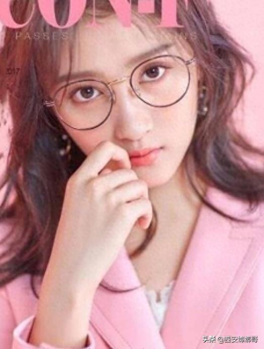 戴眼镜的10大女明星，哪个最像小学妹？哪个像老师？