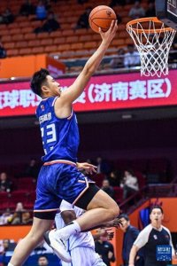 ​本赛季首次缺阵！贾诚无缘与浙江的比赛，因近期状态低迷？