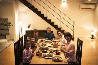 ​亲情难得，团聚时光：14句温馨感人的亲人聚会祝福语！