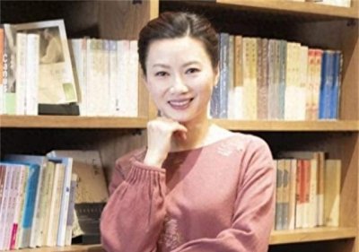 ​教授杨雨名校美女：我和李清照一样“好酒好赌好色”