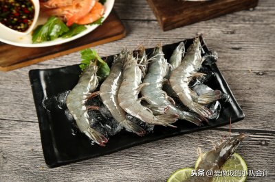 ​鲜虾怎么去除虾线？掌握3点，轻松取出保持虾肉完整，操作很简单