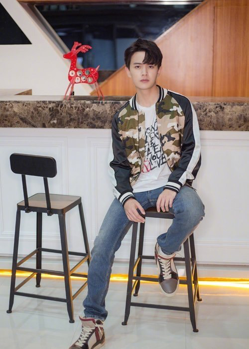 欢瑞为什么捧任嘉伦 他的火其实也是必然的