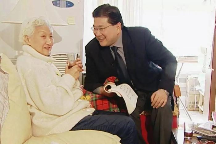 ▲黄宗英与曹可凡。曹可凡供图