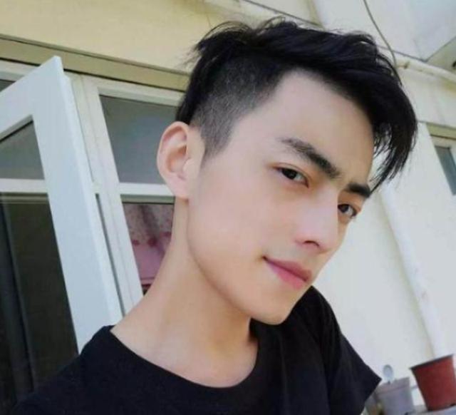 “农村霍建华”走红,坐拥680万粉丝,看到真实身高:上天很公平