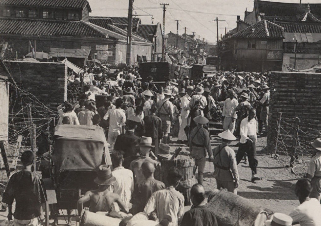 中国珍贵历史老照片旧照片4上海法租界,图十为中日八一四空战后